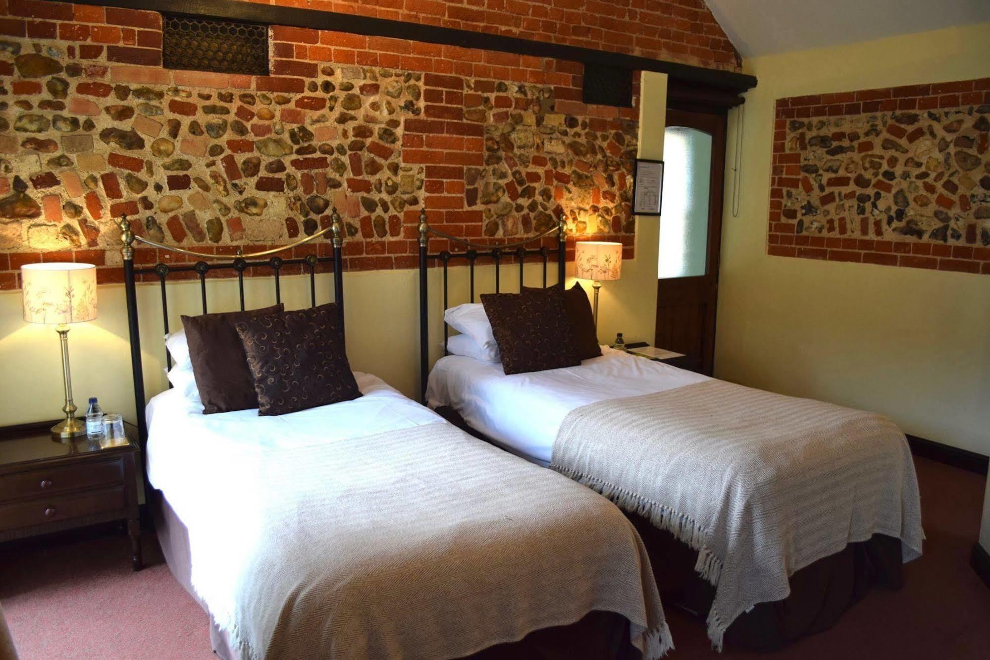 At The Farmhouse Hunters Hall Hotel Dereham Exterior photo